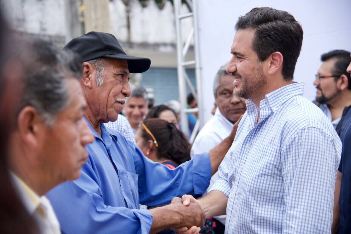 MYunesMarquez's tweet photo. ¡En #SanJuanEvangelista y #SayulaDeAlemán seguiremos consolidado la transformación que apenas está comenzando! Nosotros no hablamos al aire, nosotros hemos dado resultados en Boca del Río, y hoy quiero ser tu candidato para hacer lo mismo en todo #Veracruz. #ViveElCambio https://t.co/PW911BUwYx
