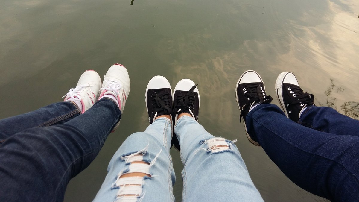 Bringth1's tweet image. เราอยากถามชาวทวีตว่า
ถ้าเรารักใครบ้างคนแต่เขาอยู่สูงเกินที่เราจะรักได้เราควรจะพยายามต่อไปหรือจบมันลง#แอบรัก