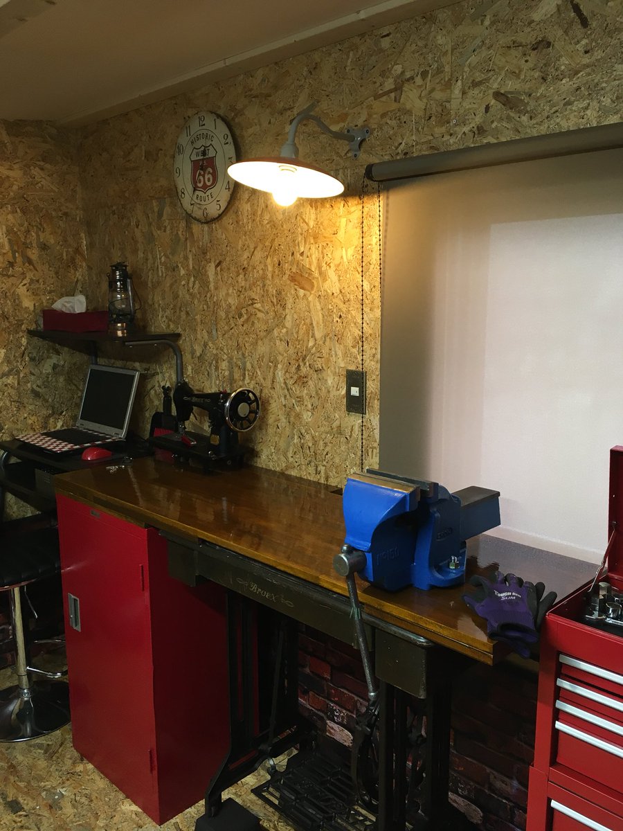 ぎんちゃん Twitterren バイクガレージ 第15報 くっそ重たいレストアバイス 万力 の固定完了 早速使ってみると身長低い 俺にはチョット高さが高いかな って感じだけど 気にしなけりゃ問題無し っと自分を納得させる俺 Z400fx Z1 Z2 Kawasaki 旧車