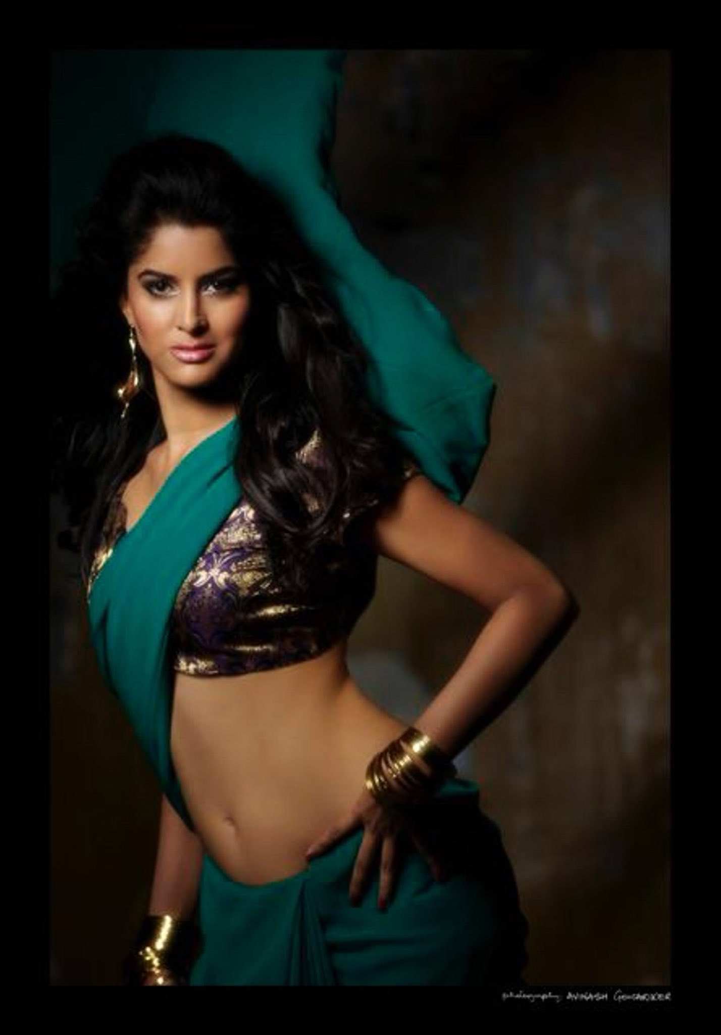 Anisha Dixit on X: Life is short so make every thumka count! 😂💃🏽  #HappySunday #Tbt #PortfolioShoot t.coCBjb5ocdnH  X