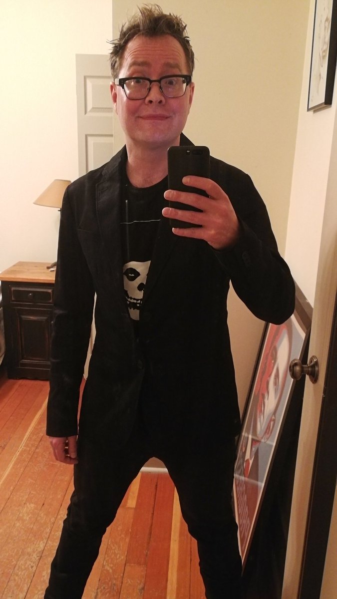 mmann's tweet photo. #elixirvo closing night so i am wearing a jacket complemented by my nicest bootleg misfits tee https://t.co/0BuDTBYjjM