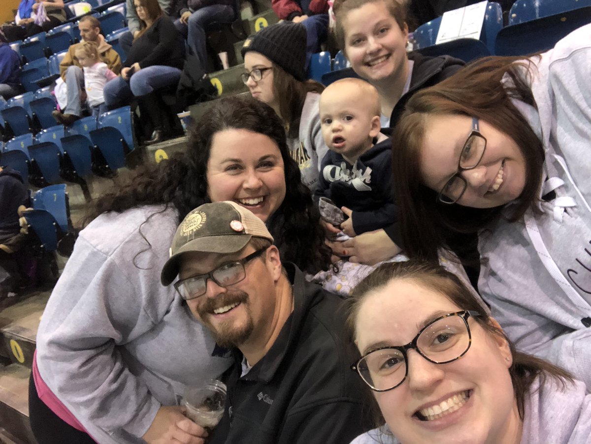 AnneVan22's tweet photo. @LSSUathletics Check.Slash.Survive. 💜 LSSU Hockey Selfie! @LifeatLSSU @HockeyLSSU @LSSUAlumni @LSSUSeamore https://t.co/t6irFQM3jh