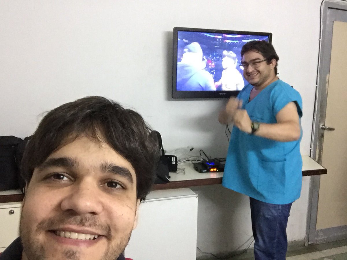 Aqui no PLANTÃO tbm tem UFC...
Galera de João Pessoa - PB acompanhando #JacareNoCombate  @canalCombate.