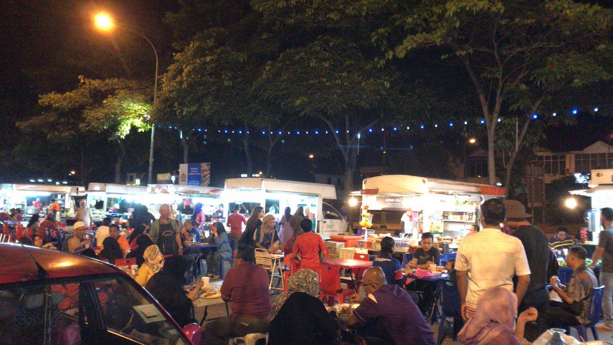 TwtFood's tweet photo. The famous Steamboat Trucks have moved. New location: opposite RHB Bank (Bandar Baru Uda) ๐ฆ
Spread the word! #jbfood ๐ฒ๐ก๐ข https://t.co/bGuwAJFbAz