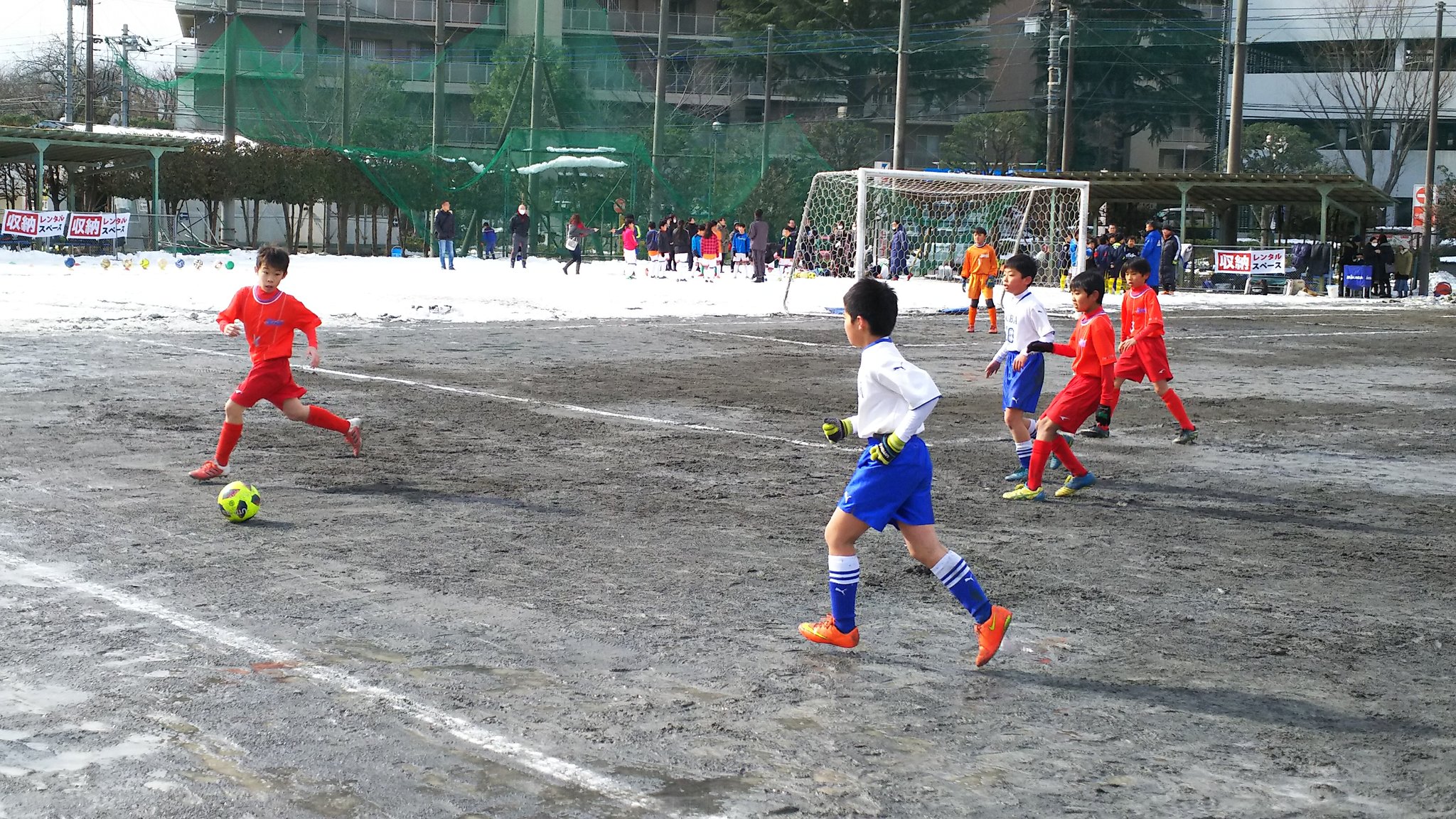 東京都少年サッカー連盟14ブロック 皆様のご協力による昨日の除雪作業のかいあり 少しのぬかるみはありますが ライゼカップ1次リーグ ロンド桜が丘フィールドは試合を開始しました 東京都少年サッカー連盟14ブロック 皆様のご協力による昨日の除雪作業のかいあり 少しのぬかるみはありますが ライゼカップ1次リーグ ロンド桜が丘フィールドは試合を開始しました