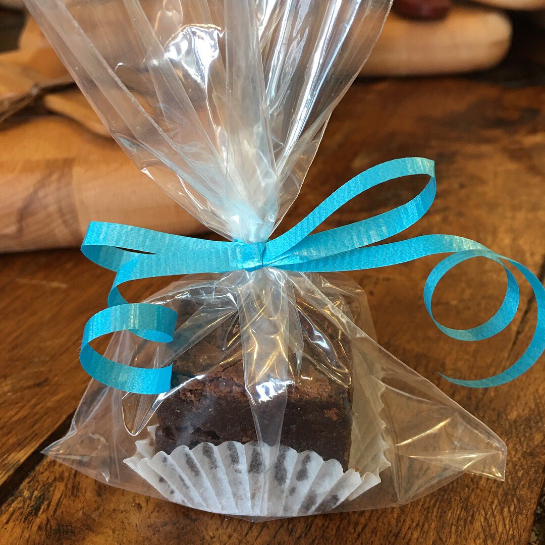 Larder_Cupboard's tweet photo. If you missed out on the #SweetToothTour, don't despair! Due to popular demand, we will have Barrel Aged Cocoa Nib Brownie Bites for sale starting Sunday at 10am!
#BestBrownieEver #WhiskeyBrownie #RJChocolatier #BarrelAgedCocoaNibs #Still630 https://t.co/Aa2UQlEMf6