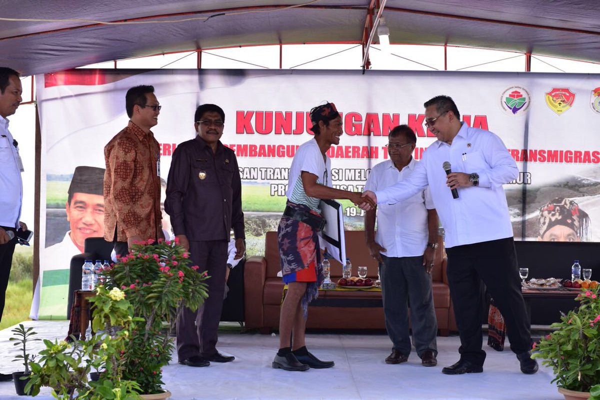 EkoSandjojo's tweet photo. https://t.co/twFMcdjR1M. Kawasan Transmigrasi di Sumba Timur yang tandus,selama ini tdk bisa dimanfaatkan, melalui program Prukades dgn bekerjasama dengan Pemda, perbankan, BUMDes dan beberapa kementerian kini bisa dimanfaatkan menjadi perkebunan tanaman tebu, castor dan sisal. https://t.co/IuXMYZ2UEC