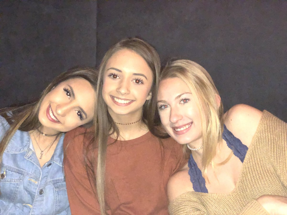 RainaDuke's tweet photo. Love having my beautiful niece in town! @Sydneykennedy01 @madisonduke11 @morganeduke https://t.co/xQXYWV5ot9