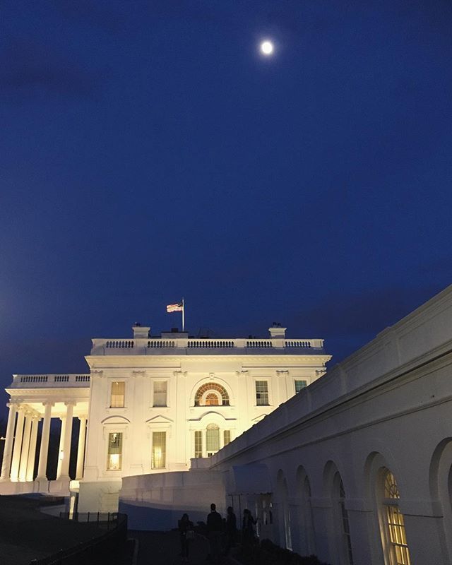 LettersofFancy's tweet image. Not calligraphy related but I was lucky enough to get a tour of the White House West Wing! Got a picture outside right before we got to go in the press room! #whitehouse #westwing #coolstuff #dc #saturdayfun ift.tt/2DIR5zV
