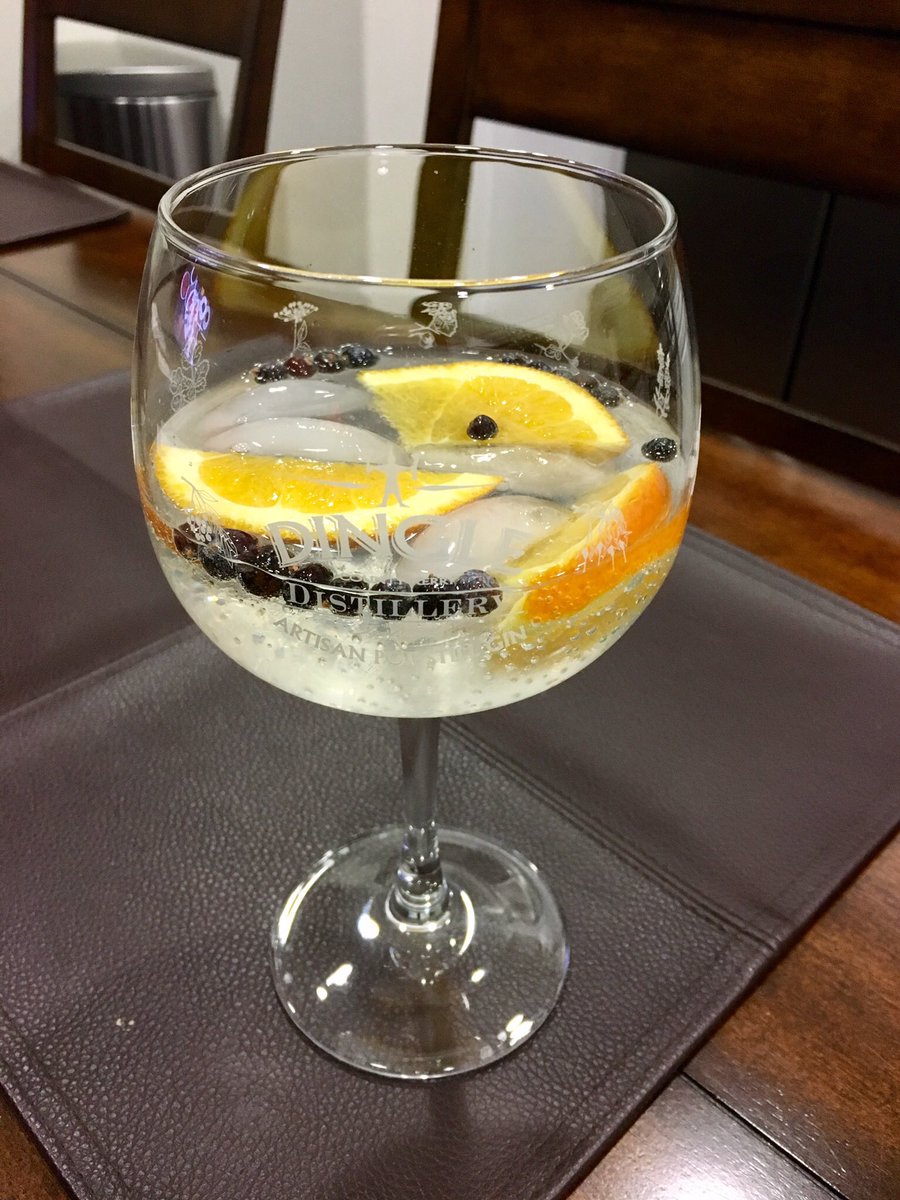 finnertydonna05's tweet photo. @DingleWhiskey Orange, juniper berries &amp; most importantly out of my Dingle gin glass! https://t.co/fGGXfZArnK