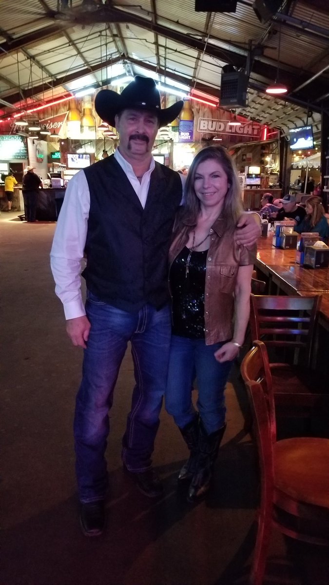 joecruz3106's tweet photo. @rogercreager Yes sir partying at Brewsters tonight! That was a hell of show last night!! https://t.co/4XLTAOUibM