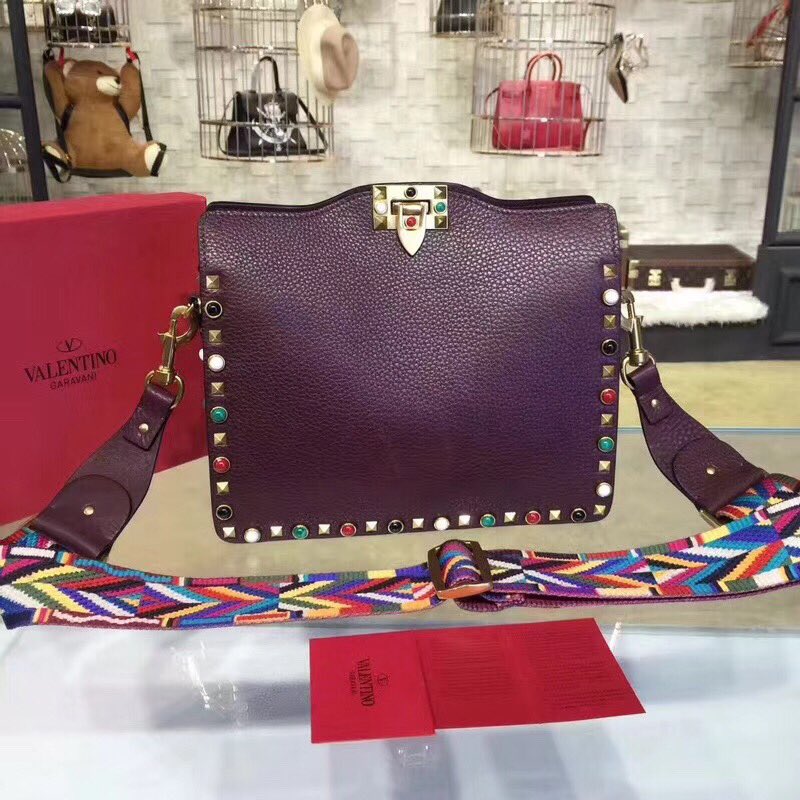 yooky_zhou's tweet photo. #valentino #valentinesday #valentines #valentinorossi #valentinoshoes #bag #france #valentinesgift #valentinoheels #valentinorockstud #valentinosneakers #bagaddict #redvelvet #famous #fashion #clutch https://t.co/9mQbovt1wv
