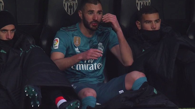 Benzema merasa frustasi setelah diganti oleh Zidane 😂
