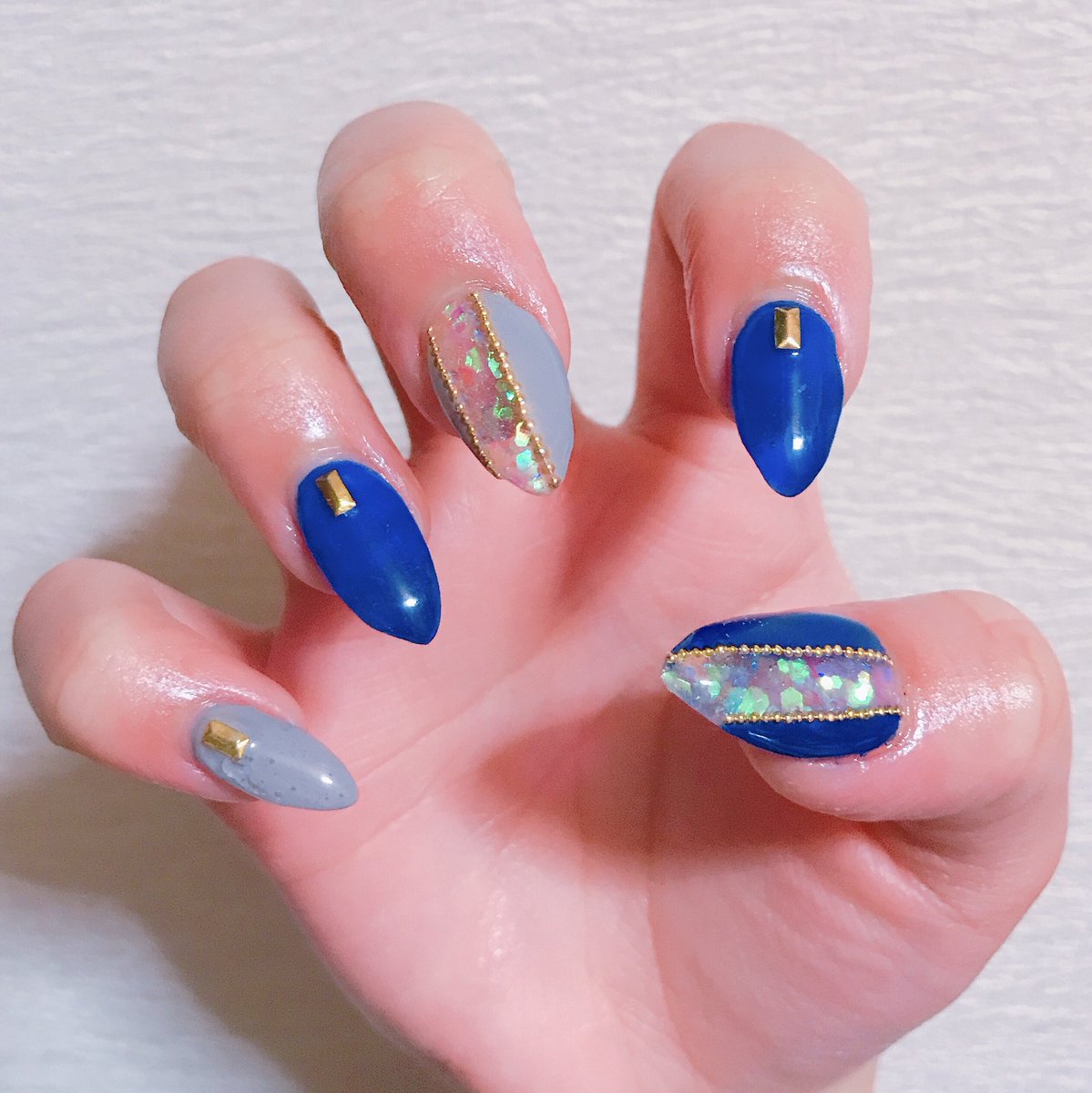 chisa_NAIL's tweet photo. 久々に💅
 #nail #ネイル #セルフネイル #スカルプチュア #長さ出し #ブルー #グレー #ホログラム #キラキラ  #BerryGood https://t.co/bzsW7Vg0oH