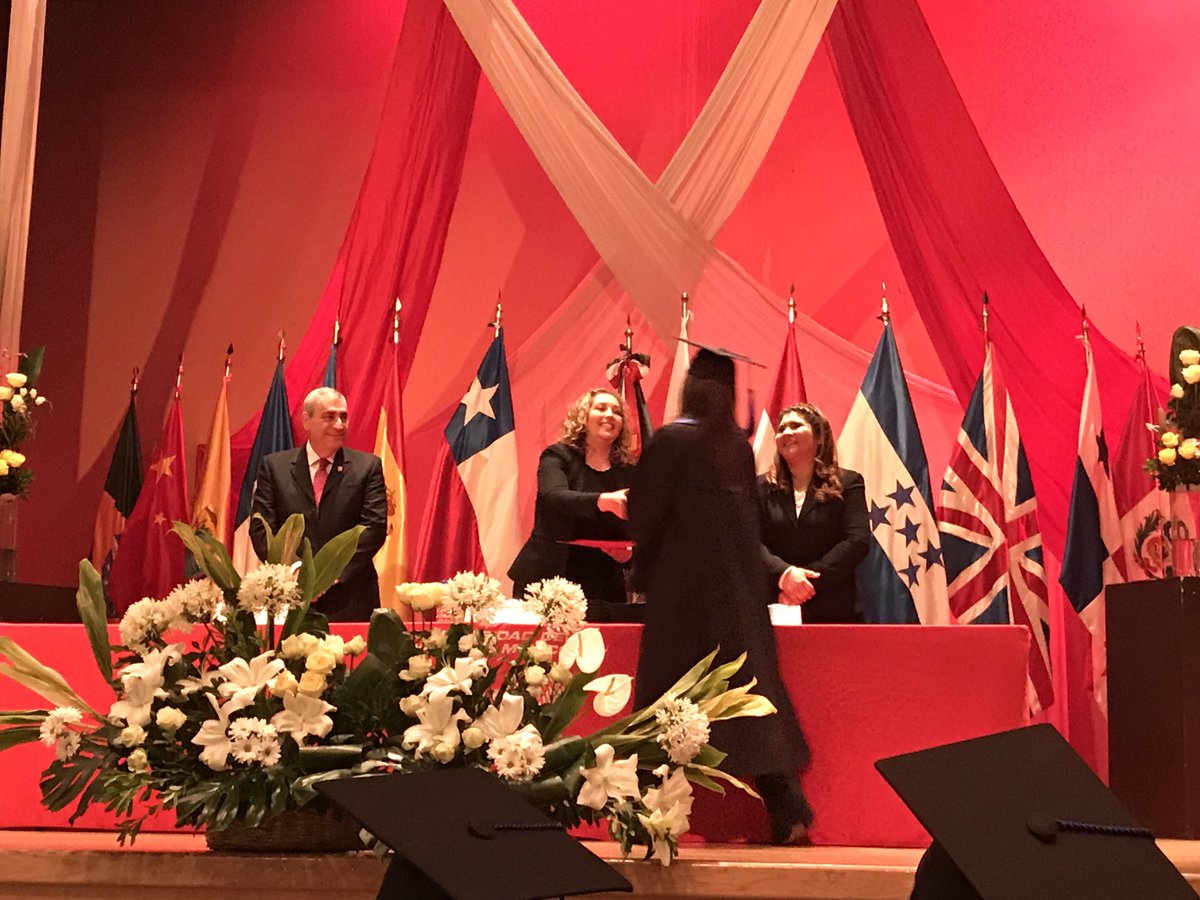 MujerProyecta's tweet photo. Madre, Jefa De Familia, Abogada, y hoy Maestra en Juicios Orales, con el Mejor Promedio de su Generación! Mirian Morales, Orgullosamente #MujerProyecta #MujeresHaciendolaDiferencia https://t.co/rLHg96jTup