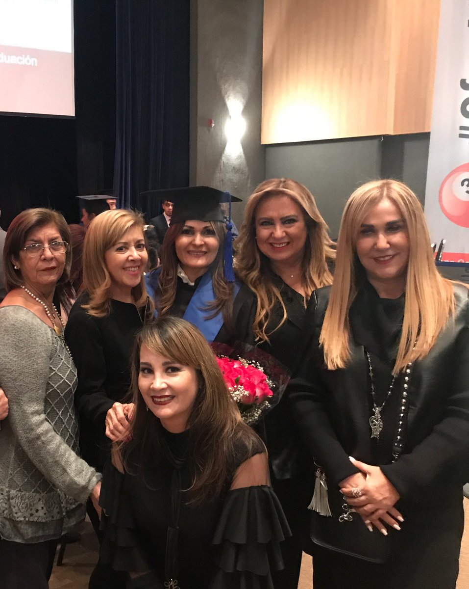MujerProyecta's tweet photo. Madre, Jefa De Familia, Abogada, y hoy Maestra en Juicios Orales, con el Mejor Promedio de su Generación! Mirian Morales, Orgullosamente #MujerProyecta #MujeresHaciendolaDiferencia https://t.co/rLHg96jTup