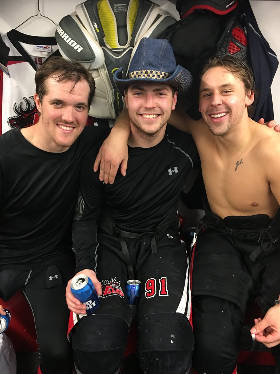 LeifGus's tweet photo. @KyleElks come out slow in the first period and quickly find themselves down 3-0. Finally get rolling half way through the game and notch 7 in a row. Final score 8-4 Elks. POG goes to Jordan Wittman with 3G,1A. https://t.co/MfzIBR0LXH