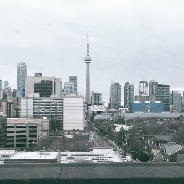 When this is your view it makes work a lot easier! A view from University of Toronto’s Dalla Lana School of Public Health.  #casecompetition #publichealthmajor #uoft #toronto #thesix #cntowertoronto #cntower ift.tt/2Fnm80z