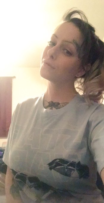 I adore comfy shirts so much. https://t.co/RIjwVqOnCo<a href="/tag/newprofilepic"class="tags"><span>#newprofilepic</span></a>