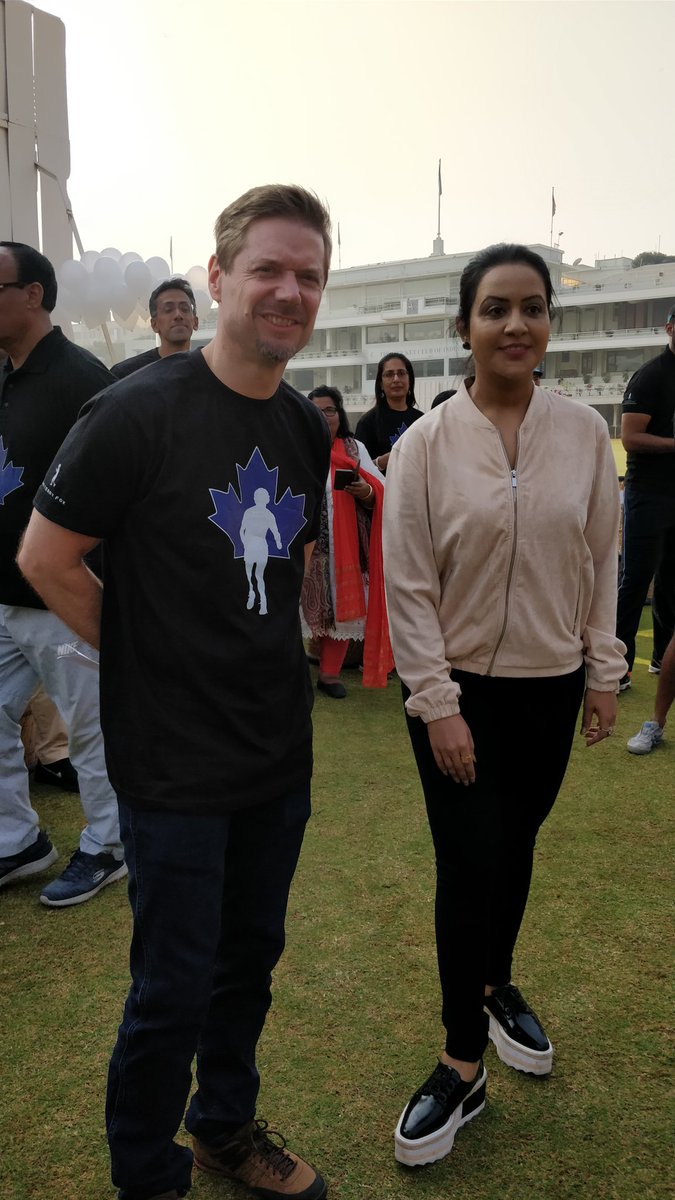 CanadainIndia's tweet photo. 20th Terry Fox Run in #Mumbai flagged off with a roaring over 8000 students and adults.  
We are running towards a cancer free future for our children with @TerryFoxRunInd ! 
#terryfoxrun #terryfoxmumbai #terryfoxindia #runforcancer https://t.co/bgMjveMRdd