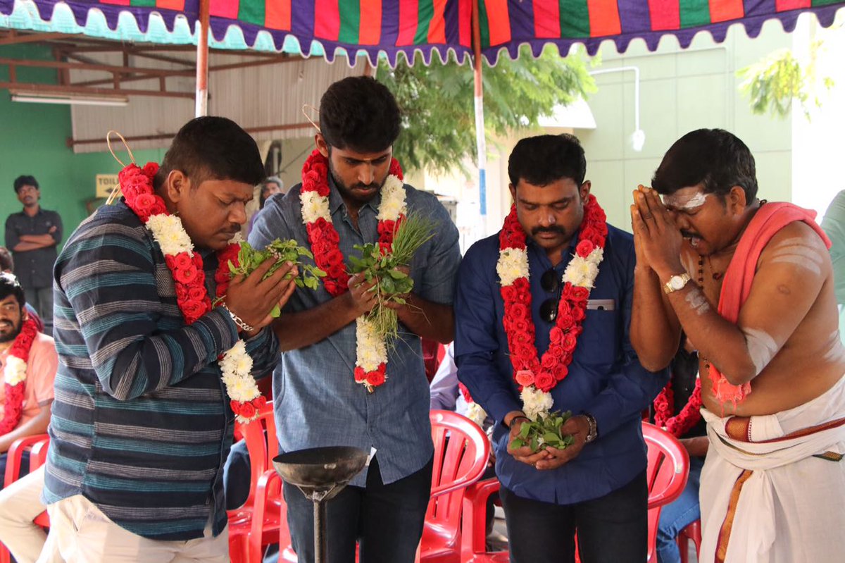 cineithaldotcom's tweet photo. . @am_kathir
Director Pattukkottai Ranjith Kanna Producer PaariVallal joins
#MProduction 's " Production No1" Pooja Now
@PROSakthiSaran https://t.co/1NGgk7gz26