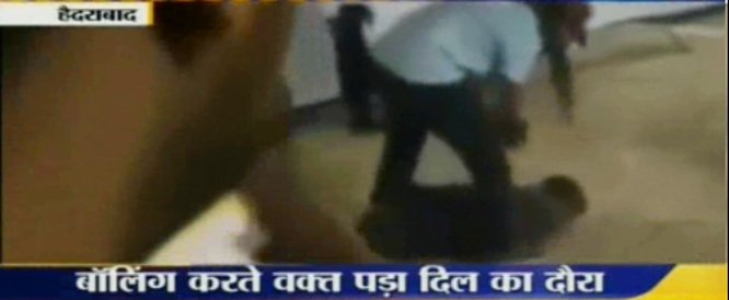 news24tvchannel's tweet photo. VIDEO: क्रिकेट मैच के दौरान बॉलर की दर्दनाक मौत #cricketerdied #playingcricket #hyderabad https://t.co/g7xljZLp7D https://t.co/AvhSdF2wRG