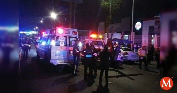 Milenio's tweet photo. #CdMx | Por evitar alcoholímetro, conductor arrolla a 3 policías; se encontraba en estado de ebriedad 😐 https://t.co/9tlLplNWIl https://t.co/VhULihm8bg
