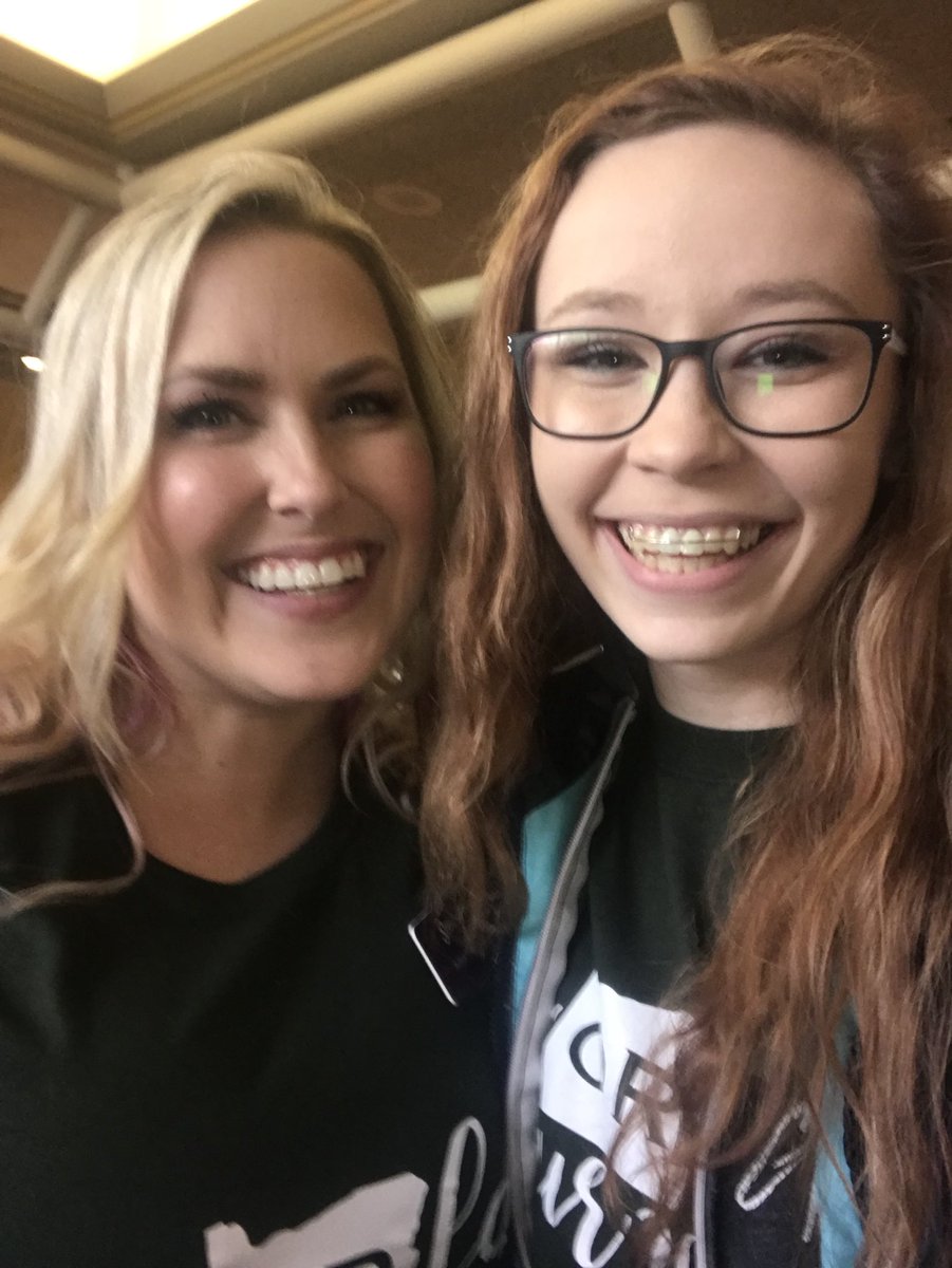 ScentsWithSydd's tweet photo. I was so shaky with excitement today so excuse the poor quality but Anna (my upline star director!) is such an inspiration for me &amp; she always pushes me to work &amp; grow my business. I was so happy to see her &amp; hear her talk at #ScentsyWorldTour !! #arrowsout 💜 https://t.co/11r1ghPXcL