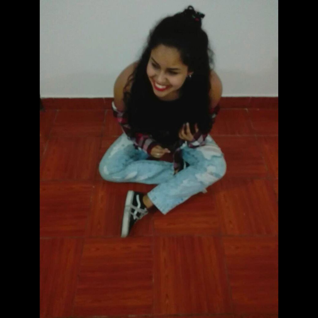 cristel_1998's tweet photo. Sencillo se feliz. https://t.co/AksKrRzptR