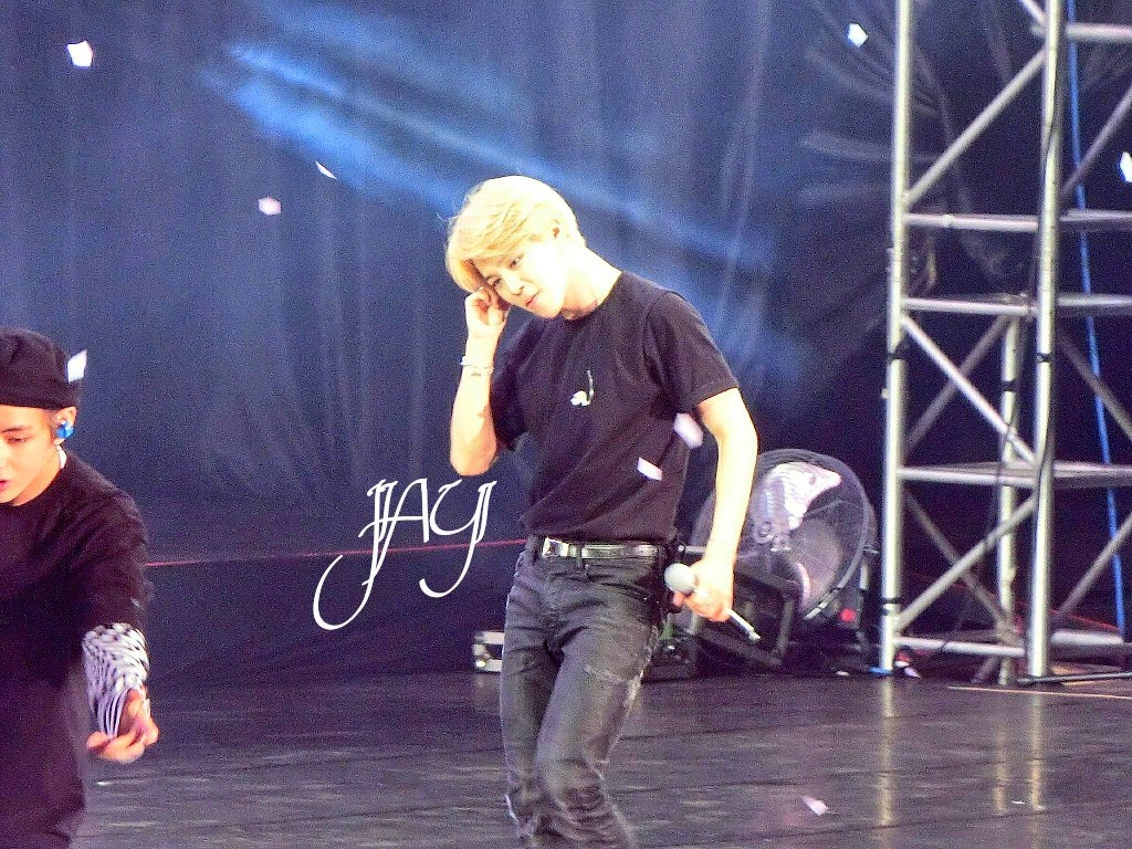 jiayipeow48's tweet photo. 20171023 오빠 진짜 멋있네요!!
#bts #Taiwan #taipei #concert #방탄소년단 #지민 #JIMIN #lie https://t.co/HJTs7hAEYq https://t.co/Ni78hRFt3x