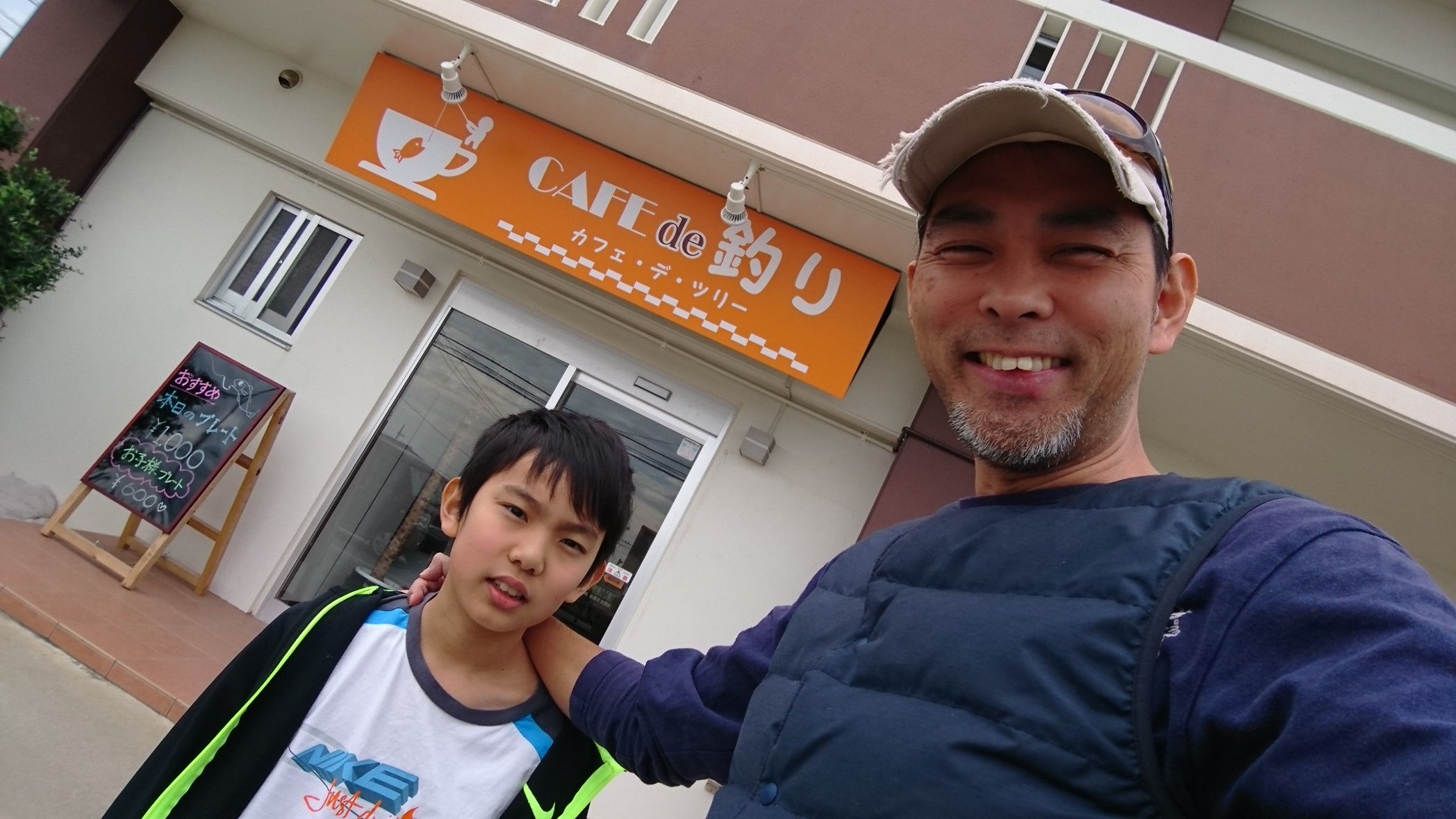 تويتر 城間恒浩 Jazz好きの行政書士 على تويتر 友人の妹さんが営んでいる糸満市大渡にある Cafe De 釣り へやって来ました 店内でホンモロコが釣れるらしい 釣れたのは１０匹までは唐揚げにして食べられるらしい 40分1000円 Cafede釣り T Co