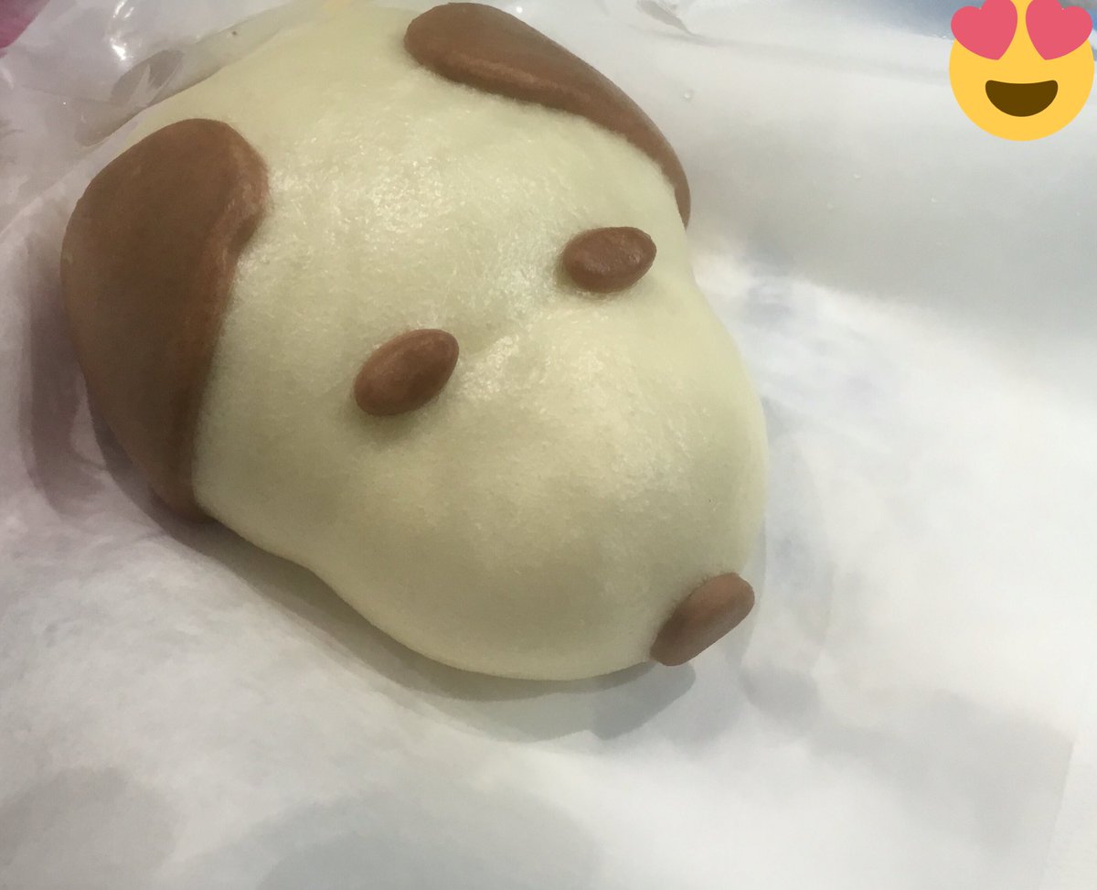 ｕｓｊのツボ ｕｓｊで出会った心温まる物語 Usj なう 寒いです 雪が降って来ました スヌーピーまん ミートソース 食べてます ひき肉 が入っています ミートソースの味は少し薄め 温かくて美味しいです Usj Now