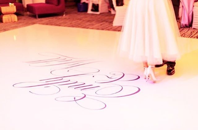 DebutEventDsgn's tweet image. Every decor detail, right down to your #customdancefloor. #debutweddings #vancouverluxuryweddings #vancouverweddingdesigners 📷: @lorimiles 
Planner: @sandypandher 
Monogram design: @lelechan 
Floor wrap: @instylefloorwraps ift.tt/2DVqyyk