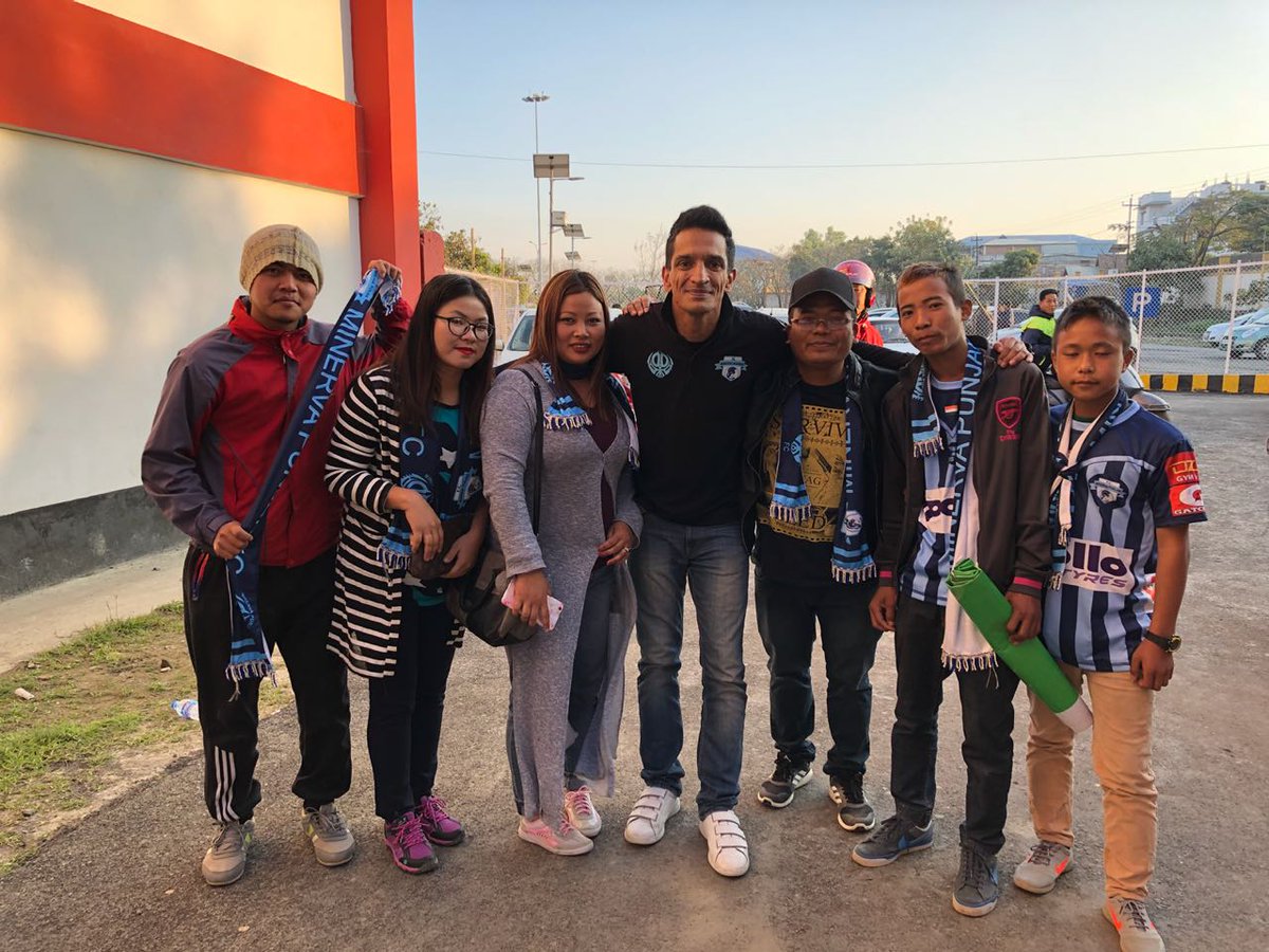 minervapunjabfc's tweet photo. 👏📸 A big thank you to all our fans from Manipur who made the victory last afternoon possible ⚽👥 #chakdephatte #NFCvMPFC https://t.co/TQgJMWlA7a