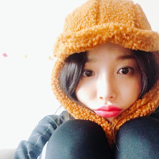 for881004's tweet photo. Instagram ✦ 180122
hi_yubin :
"Be careful not to catch a cold~😷 (I want to eat roasted chestnuts and roasted sweet potatoes🌰😝)"
https://t.co/HvC5Z6wU1y https://t.co/fkYbFabjhQ