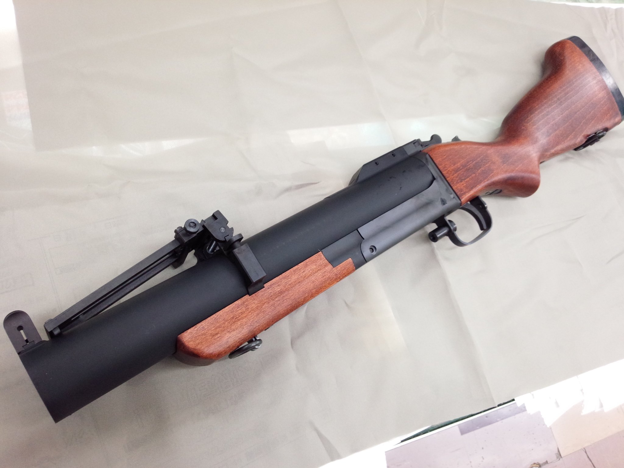 おもちゃ天国 赤春堂 A Twitter ๑ 天 ๑ クラフトアップル製 U S M79 40mmグレネードランチャー 発売中でーす バイオハザードなどのゲームでお世話になってる擲弾発射器 中折れもしっかり再現 木製とプラスチック製ストックタイプの２種類あります 他社製40mm