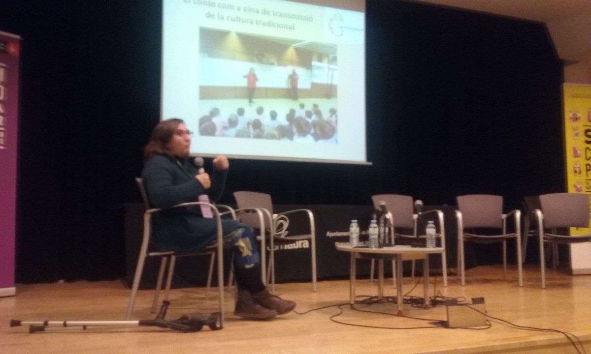 educulturapop's tweet photo. La Coordinadora d'Entremesos de Cultura Popular i Tradicional de Sant Cugat del Vallès presenta el conte com a eina de transmissió de la cultura tradicional #educp #educació https://t.co/AhZ4QbVkg4