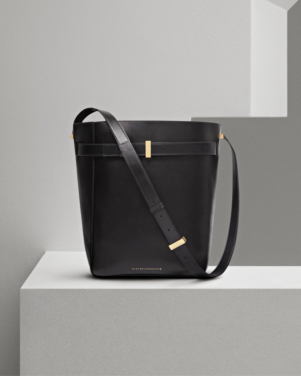 victoriabeckham's tweet photo. The Twin Bucket bag has a removable inner bag with a drawstring closure. New to https://t.co/HnD2u2hrhy and 36 Dover Street, London. #VBPreSS18 #VBDoverSt https://t.co/hUFaf67znN