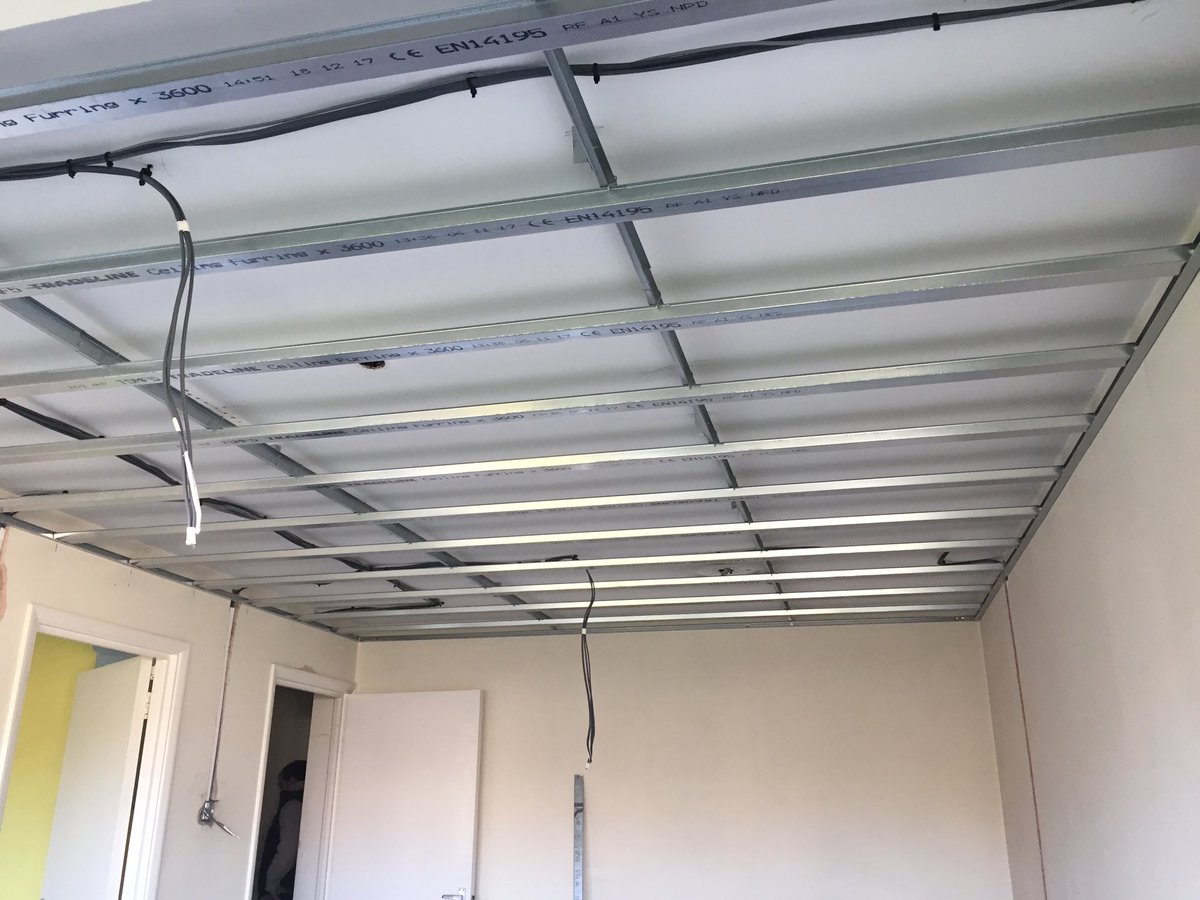 BIGGABUILD_2016's tweet photo. Refurb project in progress.
Adaptable metal framing system.
Improvement to acoustic and fire performance can be achieved without the need to access the room above. #BIGGABUILD https://t.co/dSDuRxwnSD