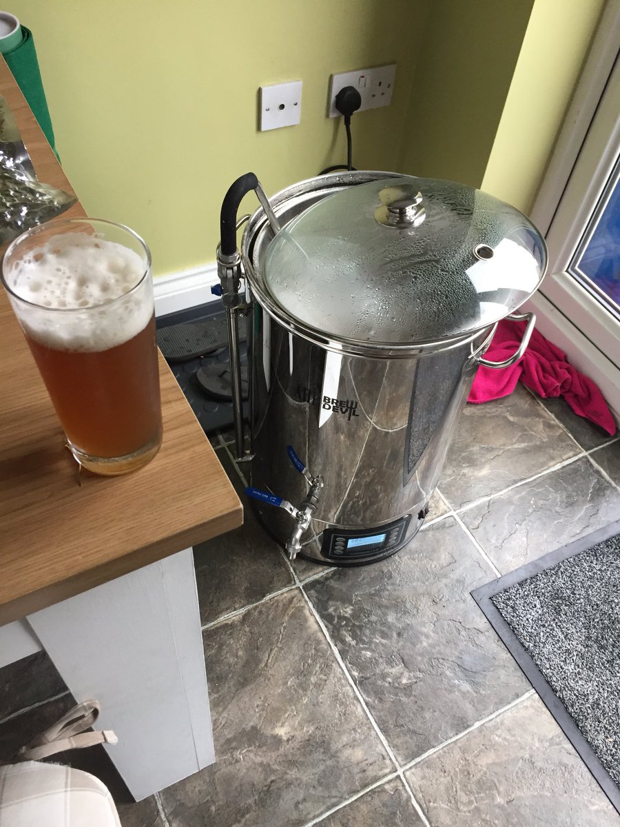 SLG_Brewery's tweet photo. Brewed yesterday. Aiming for something like @BeavertownBeer’s Gamma Ray APA. If it’s half as good I will be pleased! https://t.co/vldes0eXYs