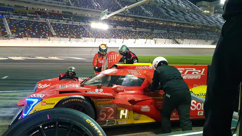 RobGonzalezV's tweet photo. #Daytona24 Race-8hrs 48min left #PR1Motorsports52 🇺🇸🇲🇽🇨🇴 Cambio de pilotos! #DrivenSMTeam #VamosXMas #FormexWorld #Soliq #RGV52 https://t.co/XUslVuGdsn