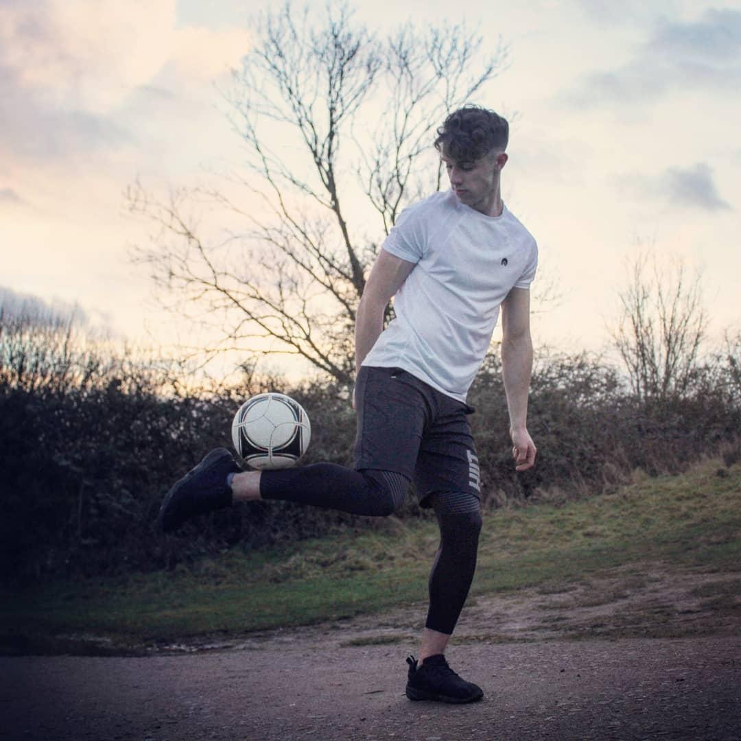 Burton_Menswear's tweet image. Get outside today like @JoshSandersFS and show off some skills this Sunday in warm and comfortable clothing from #hiitsportswear bit.ly/2ninfqI #sportswear #fitness