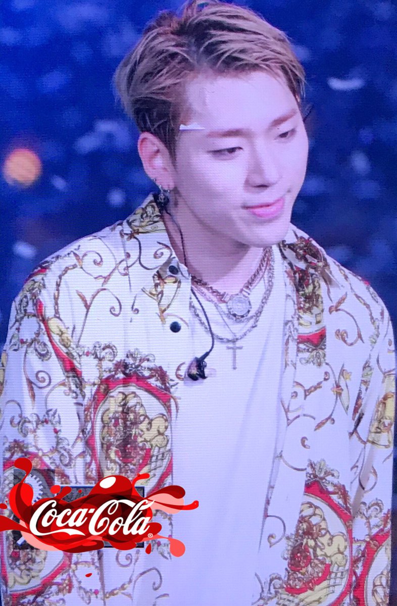 cola0914's tweet photo. 180128  콘서트 #지코 #블락비 #우지호 https://t.co/iXHFtFMGZY