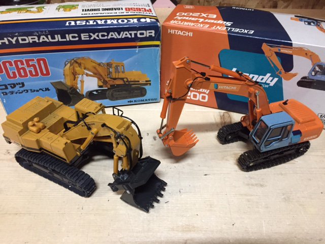 otatenomotya's tweet photo. おもちゃ買取情報ヾ(●′ω`)ノ
シンセイ コマツローディングショベル PC650
HITACHI SuperLandy EX200
お売りいただきましたぁぁぁー!!!
久しぶりの重機のミニカーになります(´∀`○)
#シンセイ #HITACHI #PC650 #EX200 #重機 #ミニカー #買取 https://t.co/awvnCKNSM0