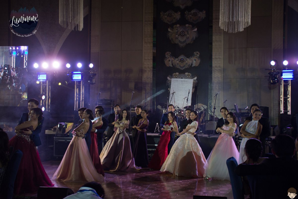 MCHSProm2018's tweet photo. The Cotillion de Honor, a prom tradition, choreographed by the Halili Cruz School of Ballet. https://t.co/DqI2SeuLwH