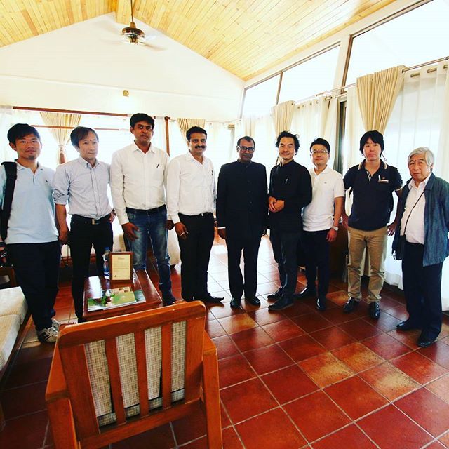salamunagami's tweet photo. Grape Countyのプレミアムコテージでインド人が大好きな集合写真撮影大会。#nashik #grapecounty https://t.co/iwxfLF4xGz https://t.co/1pMBjF9KR6