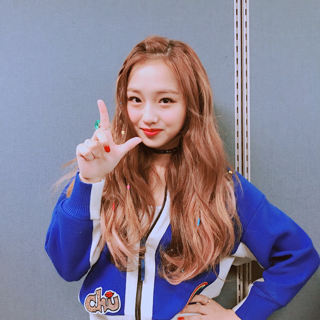 KrieshaTiu_PH's tweet photo. 180128 Kriesha Chu (krieshachu_official) IG update:

오늘도 팬분들과 함께한 Pumping~💕 이따 팬사인회에서 만나요! 
#Pumping #kriesha_chu #인기가요 #Sunset_Dream

#KrieshaChu #크리샤츄 https://t.co/XeHrmwnOq5