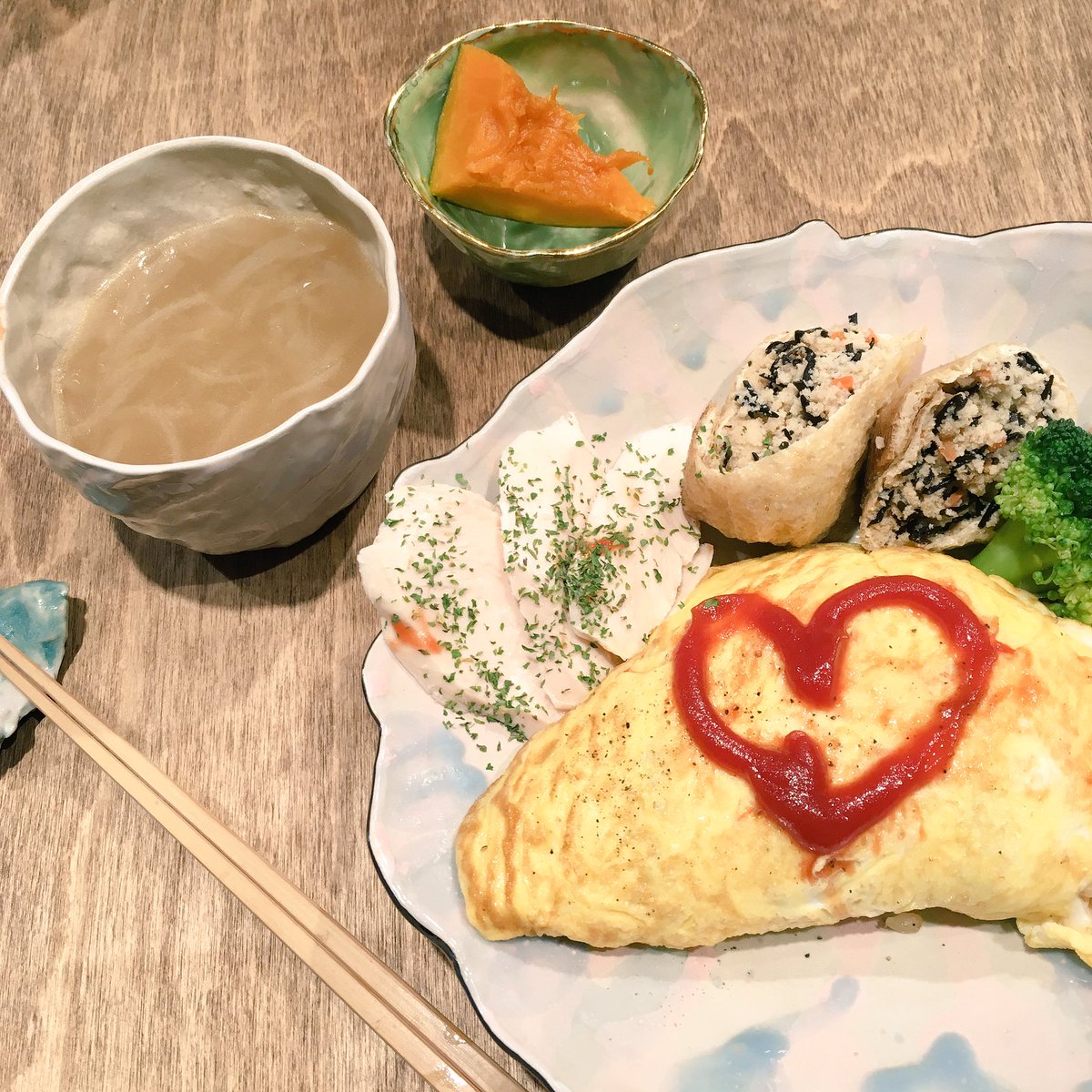 666ricatumo's tweet photo. 減量開始って、昨日高らかと宣言したはずが…
#tensense #love #omelet #omerice https://t.co/mZwdQNAG6l