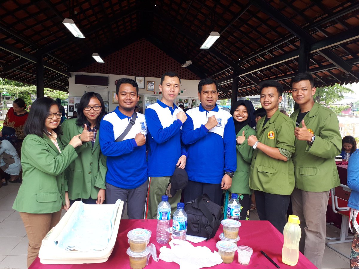 HimagiUPNVJ's tweet photo. Yuk ajak orang lain untuk mencegah stunting sejak dini! 
Jangan lupa juga selalu mengonsumsi buah-buahan dan sayuran serta biasakan sarapan pagi.  Karena itu PENTING!
.
.
#HARIGIZINASIONAL 
#HGN2018 
#HGN58 
#persagi 
#1000HPK 
#himagi #UPNVJ https://t.co/A0AHMRkg2t
