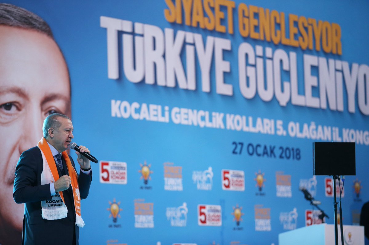 RTErdogan's tweet photo. Gençler! 

Biz koskoca bir coğrafyanın umudu olan Türkiye’yiz. Biz arkasında yüz milyonlarca kardeşinin duası olan Türk Milletiyiz.

Gönül sınırlarımız içindeki hiçbir kardeşimizin mahzun olmasına, zulüm görmesine seyirci kalmayacağız.

https://t.co/NxY7p1snNU https://t.co/xH6XvJB8vv